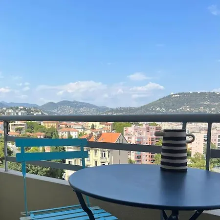 Grand Avec Vue, Ac, Calme Proche 尼斯